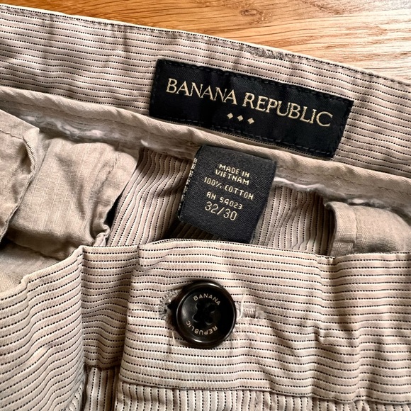 Two pairs of Banana Republic dress pants - Picture 6 of 10
